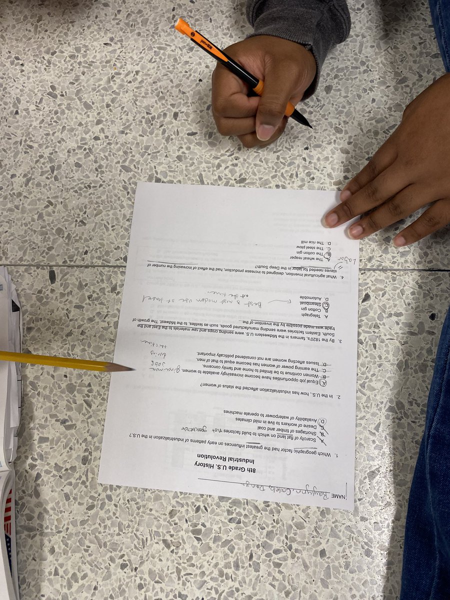 Sobrien2020's tweet photo. #collaborativestudygroups to check for understanding. Students reading questions, annotating questions and answers while discussing and debating with notes as a resource. #WICOR at its best. No desk required. @ammcdaniel @humble_SocSt @TMSAVID @AVID_swagner @AVID4College https://t.co/udmbQK7hVK