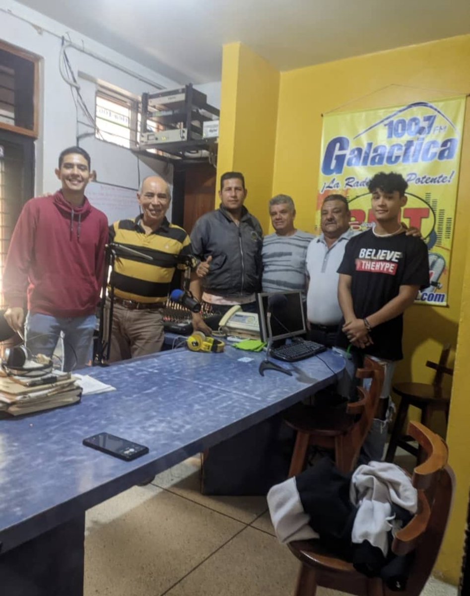 untportuguesa's tweet photo. Con motivo al 17 Aniversario del @partidoUNT en el municipio #Unda de #Portuguesa realizó un compartir la noche de ayer y la directiva asistió hoy #05M al programa especial aniversario con Orlando Rivero en Galáctica 100.7fm @untenlacalle #UNTEsperanzaYCambio #UNT17AñosContigo https://t.co/FqGb5B4a0R