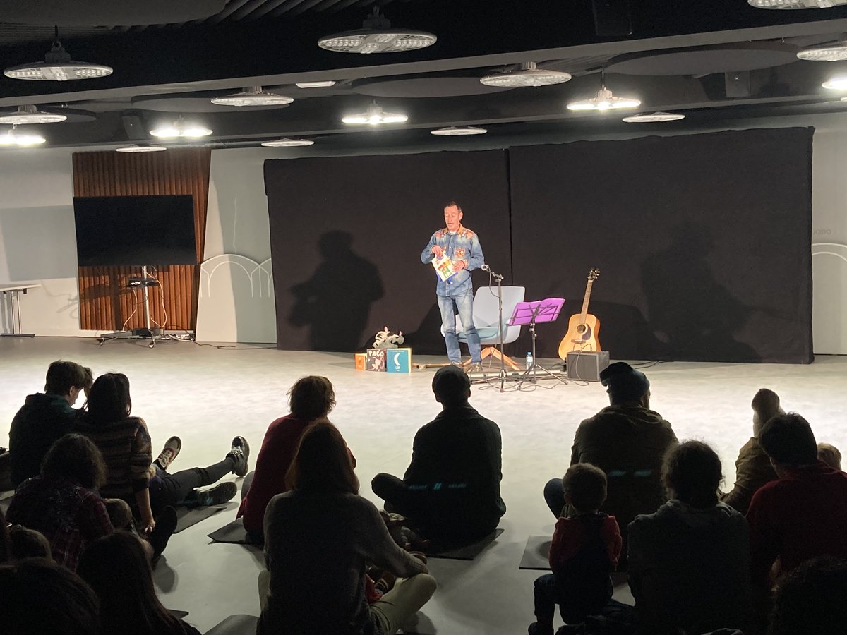 nubebes's tweet photo. E así poñémoslle o peche a esta intensa xornada do festival, foi fermoso recontrarnos estes días arredor das artes escénicas para bebés e familias. Pasámolo xenial! Grazas por acudirdes a todas e cada unha das funcións!
🥰 #Núbebes23 https://t.co/RkbiabzBAg