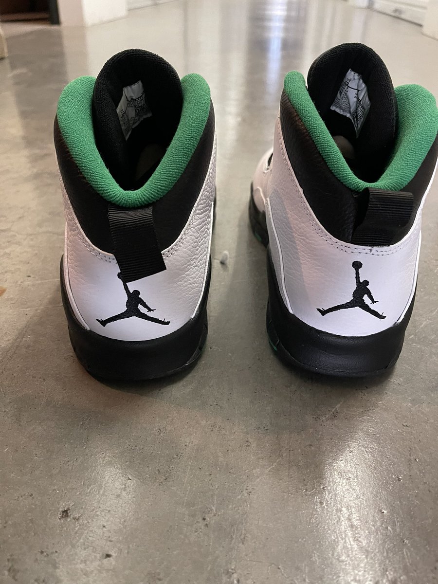 p_kicks23's tweet photo. @SellKicksSunday #Size10M $165 + shipping https://t.co/1rx2wlbuVb