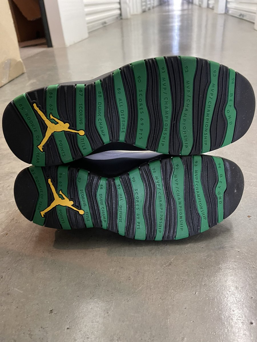 p_kicks23's tweet photo. @SellKicksSunday #Size10M $165 + shipping https://t.co/1rx2wlbuVb