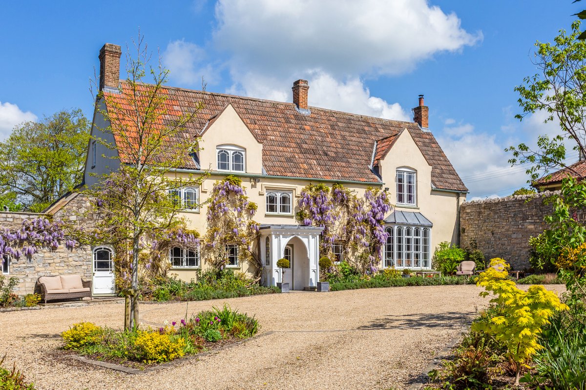 Savills's tweet photo. "I had the pleasure of selling this home to the current owner and seeing how they have transformed and lifted the accommodation to another level took my breath away."
David Wild, property agent.
Explore more of this #beautifulproperty ➡️ https://t.co/whQ28QsN9t https://t.co/GOyI0mpDyZ