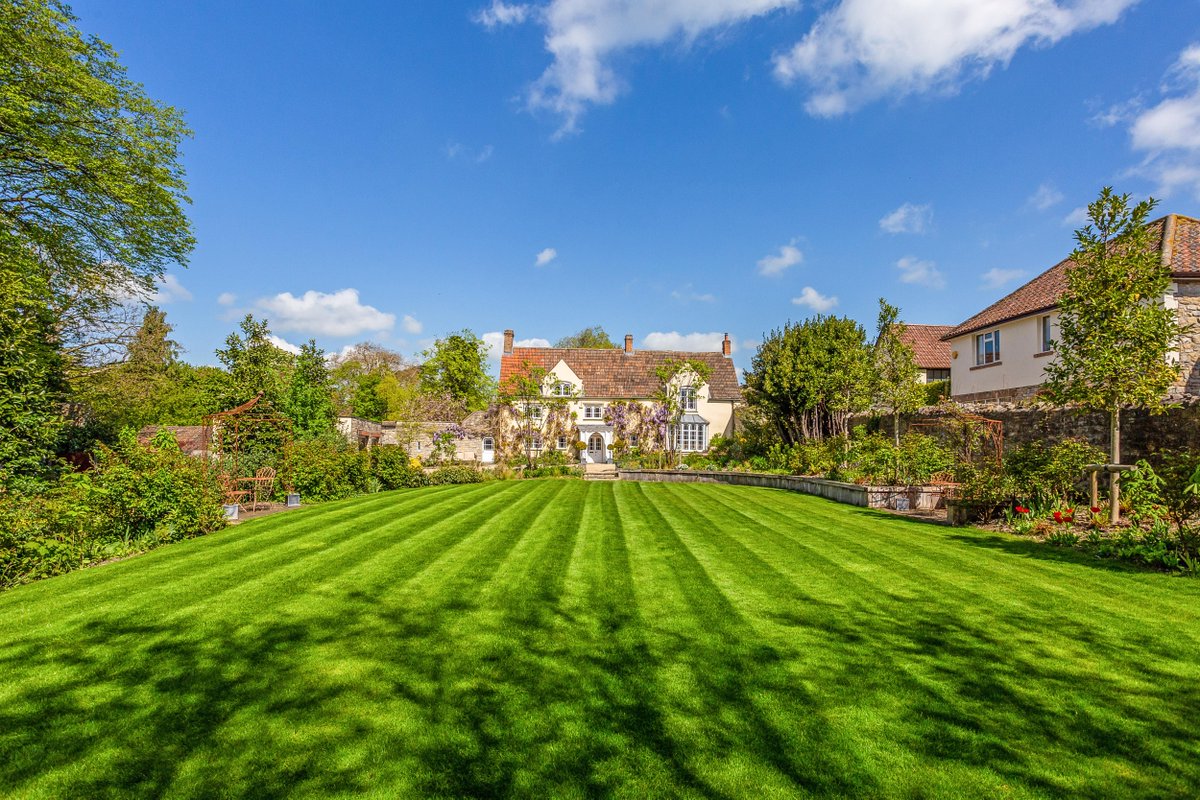 Savills's tweet photo. "I had the pleasure of selling this home to the current owner and seeing how they have transformed and lifted the accommodation to another level took my breath away."
David Wild, property agent.
Explore more of this #beautifulproperty ➡️ https://t.co/whQ28QsN9t https://t.co/GOyI0mpDyZ