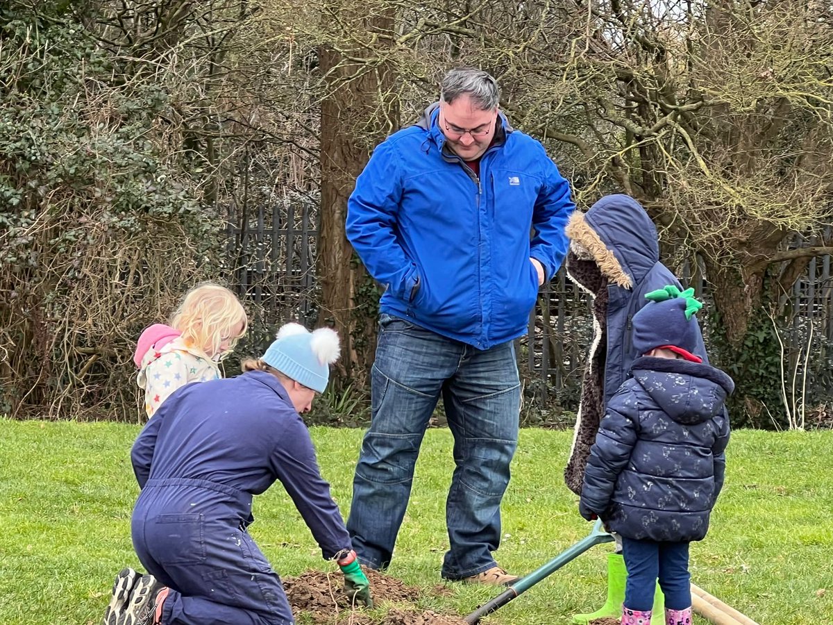 More photos from Castle View planting. Tree Wardens and Orchard Trail members, keen young helpers and their older companions all making a difference to our Cities environment and atmosphere. Trish Bell took the photos.