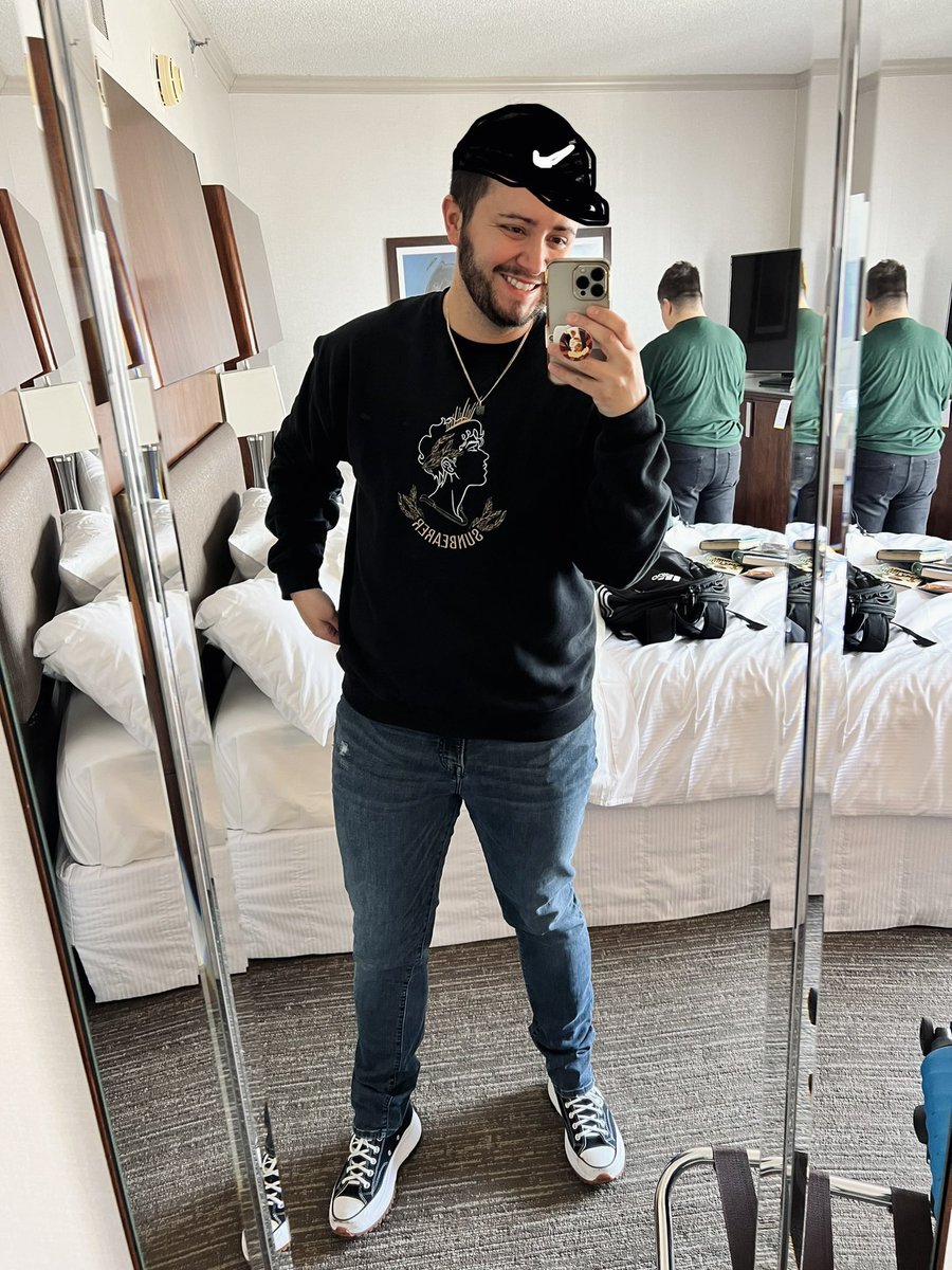 aidenschmaiden's tweet image. SURPRISE! IM AT #ECCC2023! 🥳

i brought some special editions of ☀️THE SUNBEARER TRIALS☀️ so if you see me, come say hi and you can pick one out!

i also have some 🕯️CEMETERY BOYS🕯️tarot cards and bookplates to sign!

(i had to draw on my hat cuz i put it on after the pic)