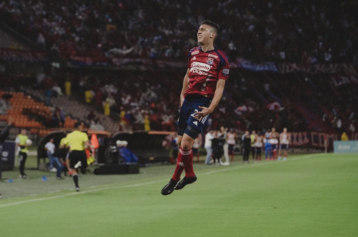 MundoDIM's tweet photo. ESPECIAL.
#MM20
🔴🔵🤩 https://t.co/bTP5FBuPSo