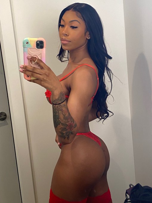 &hearts;️🤍&hearts;️ https://t.co/oSbwAyDctL<a href="/tag/renaissancewolrdtour"class="tags"><span>#renaissancewolrdtour</span></a>