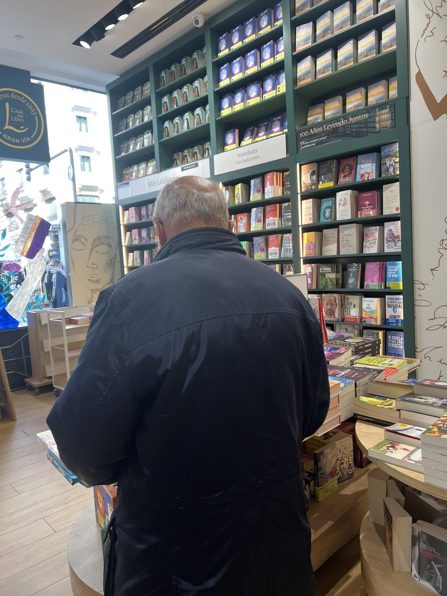 este jueves pasado se me quedará para siempre en el corazón, mi abuelo vino del pueblo y se quedó conmigo en Madrid, hicimos los planes que suelo hacer sola, y me sentí más en casa que nunca 🫂 para mí, fue un plan 10, insuperable