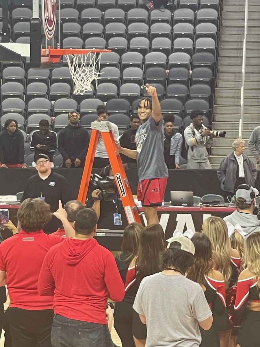 bgilmore314's tweet photo. Proud of my guys.  They went to college with a goal and got it done. It's not over yet.  Keep pushing my dawgs. Yall know how we rocking!!  Tournament bound @TrevinWilliams_ @tevingowins0 #AlwaysFamily https://t.co/bSF2j9BzUS