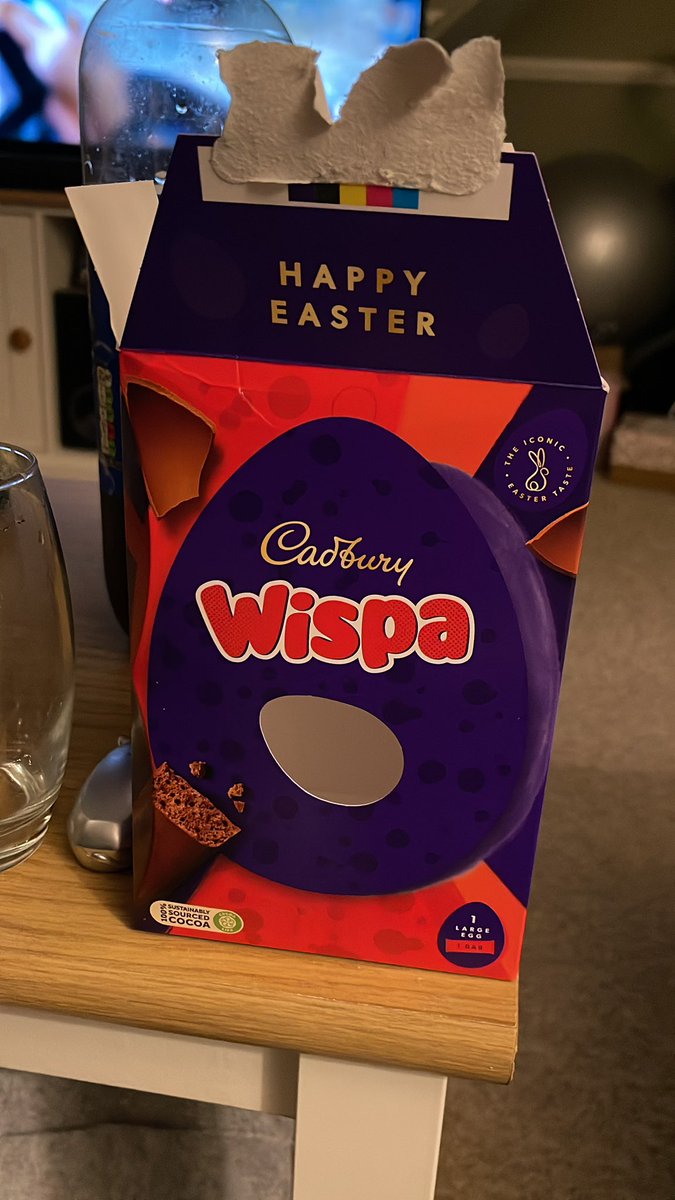 HannahA_98_'s tweet photo. @CadburyUK you might want you check your stock in Tescos @Tesco in Dover we have bought 2 Easter eggs and they only have the egg in not the chocolate bar! 🍫 some people will not be a happy bunny on Easter! https://t.co/Eke2qkkiBj