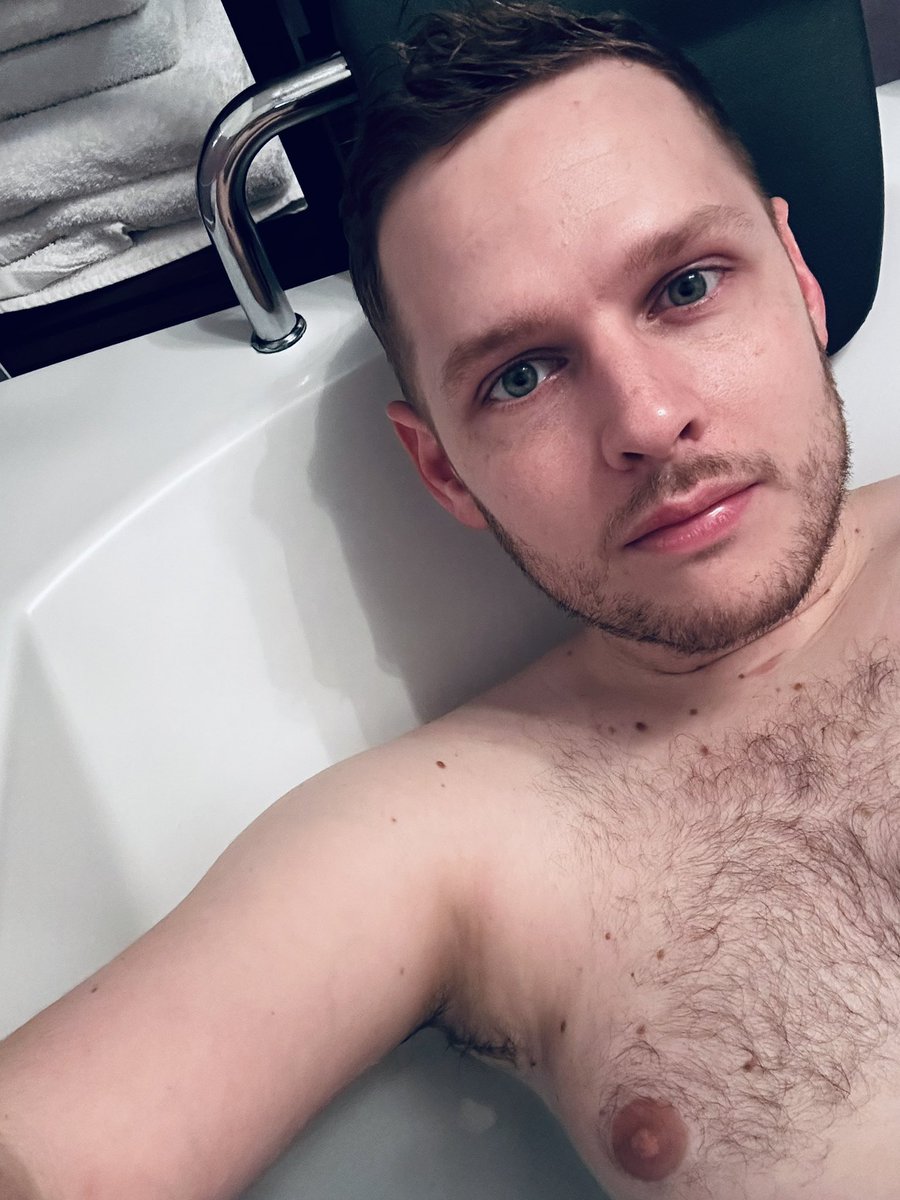 Isabelle Mergault on Twitter "Je prends une douche"