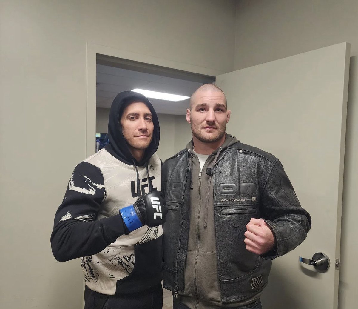 lolredacted's tweet photo. 💀💀😭 
Confirmed by sources, Jake Gallyenhall Vs Sean Strickland is in the works for #UFC333 https://t.co/qR5YRgyUi4