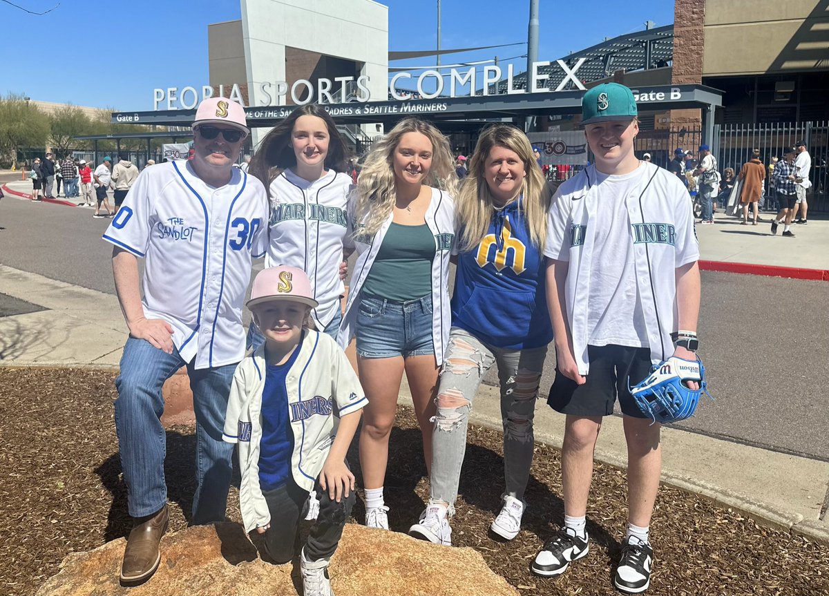 What an awesome first day EVER of <a href="/Mariners/">Seattle Mariners</a> Spring Training for the Harlow's! ⚾️🌵🔥 #SeaUsRise