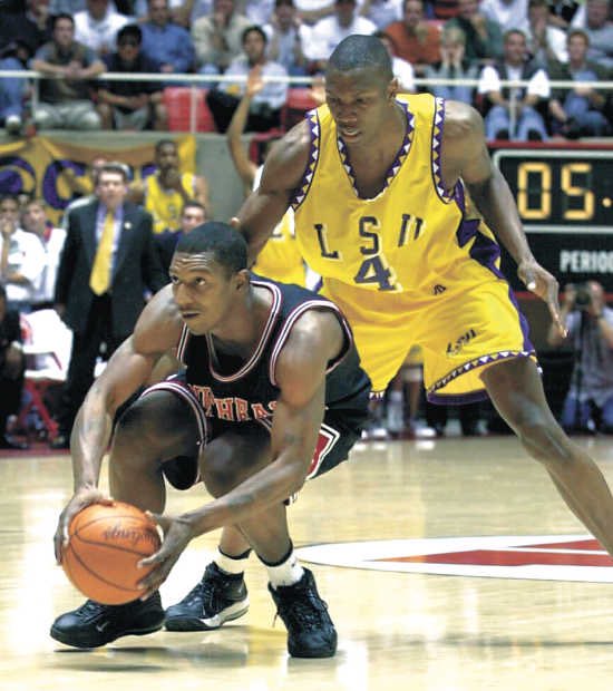 RandomMMadness's tweet image. Roderick Johnson: SEMO
Appearance: 2000
#MarchMadness  #NCAAM #SEMO #OhioValley #OVC