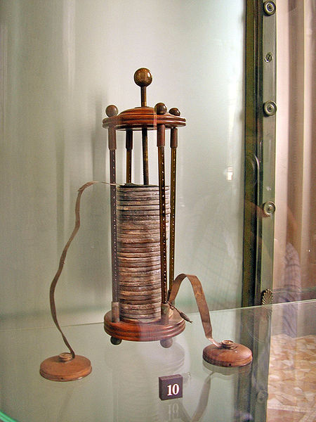 Volta battery, at the Tempio Voltiano museum, Como. Licensing: CC BY-SA 3.0 Source: Wikimedia Commons 