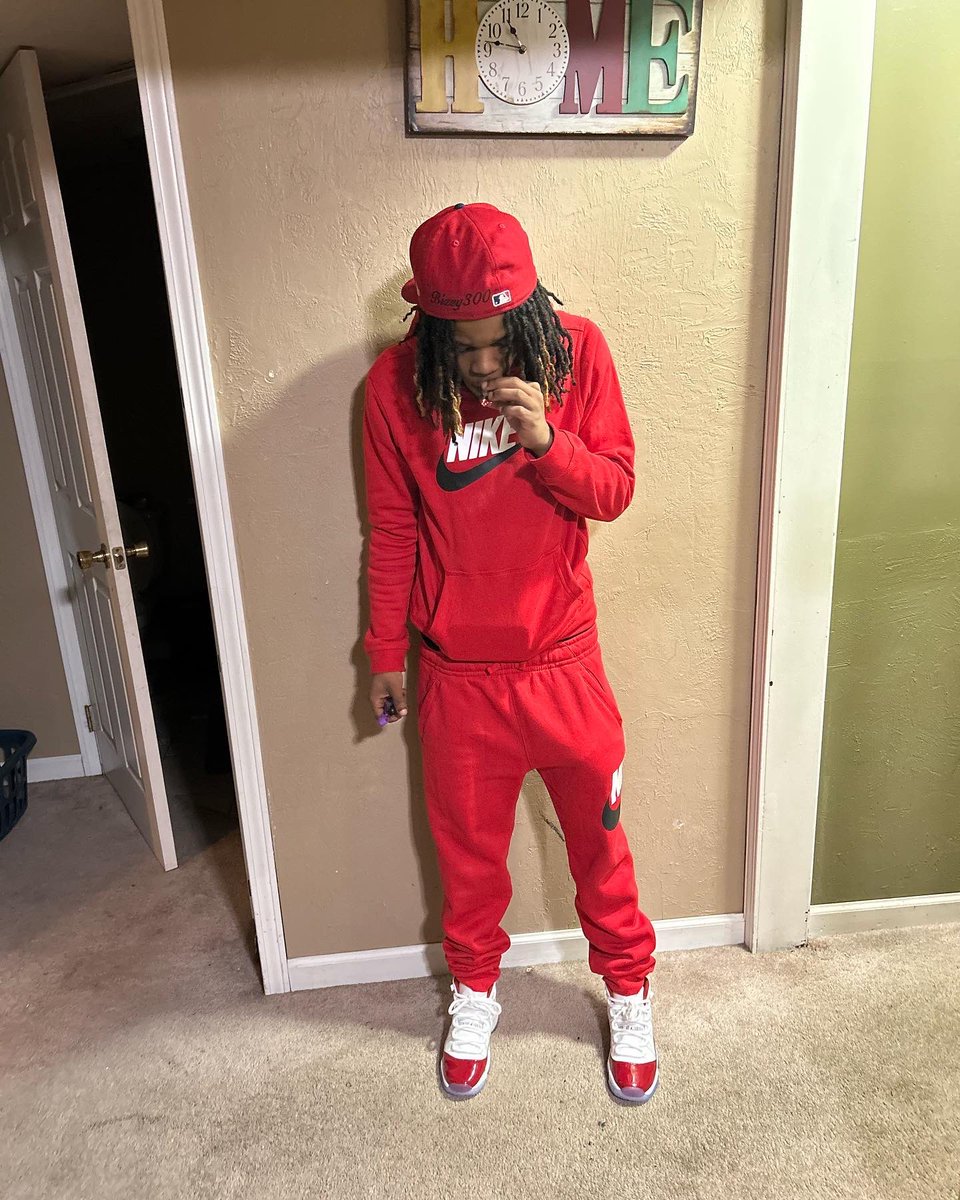 threethang's tweet photo. Ion even be on dis twitter shii 3 ✌️ https://t.co/LKu2sG0Fhk