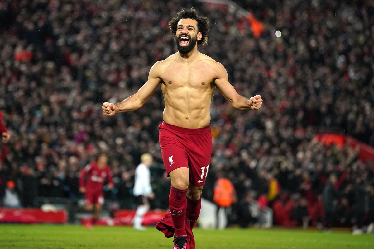 AnythingLFC_'s tweet photo. Jordan Henderson on Mo Salah:

🗣 "He dedicates his life to football. He is the first one in and the first one out."  #LIVMUN #LFC https://t.co/QKFQclkXY9