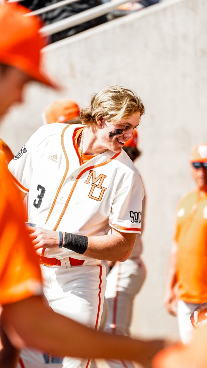 B3 | 3rd 𝐇𝐎𝐌𝐄 𝐑𝐔𝐍 of the weekend for <a href="/TDalley11/">TyDalley</a> 🚨

Mercer 6, Bellarmine 1

#GoodToGreat || #WinnersWin