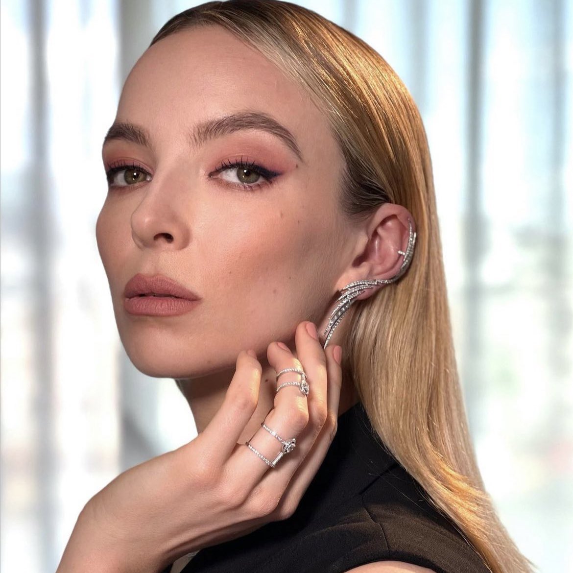 jodie comer going happy sad confused 😊😢🤔 on Twitter: "RT @villxnelle