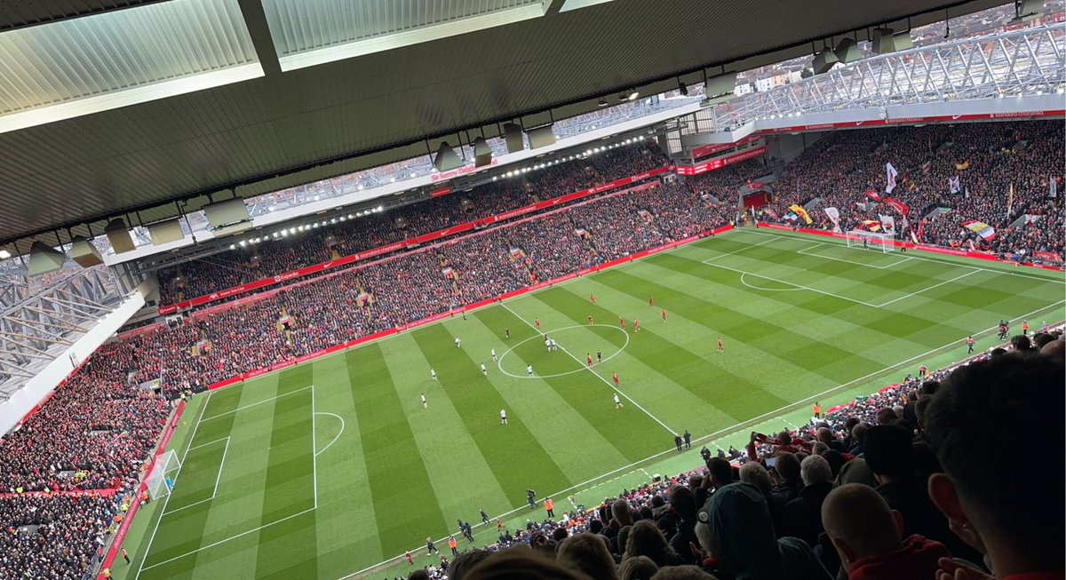 joemartinezdl's tweet photo. A day I won’t forget for a long time. This is what Liverpool is about https://t.co/nhBMzfEtTd