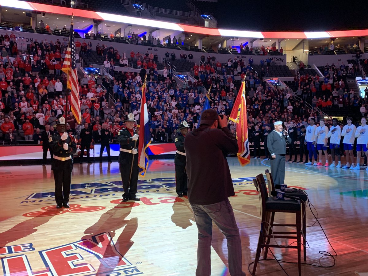 Ready for #ArchMadness in the <a href="/MVCsports/">Missouri Valley Conference</a>. 

Bradley and Drake are ready to go. 

<a href="/tedemrich/">Ted Emrich</a> and I on <a href="/westwood1sports/">Westwood One Sports</a> for the call. 

If the game is as good as the anthem, we’re in for a treat.