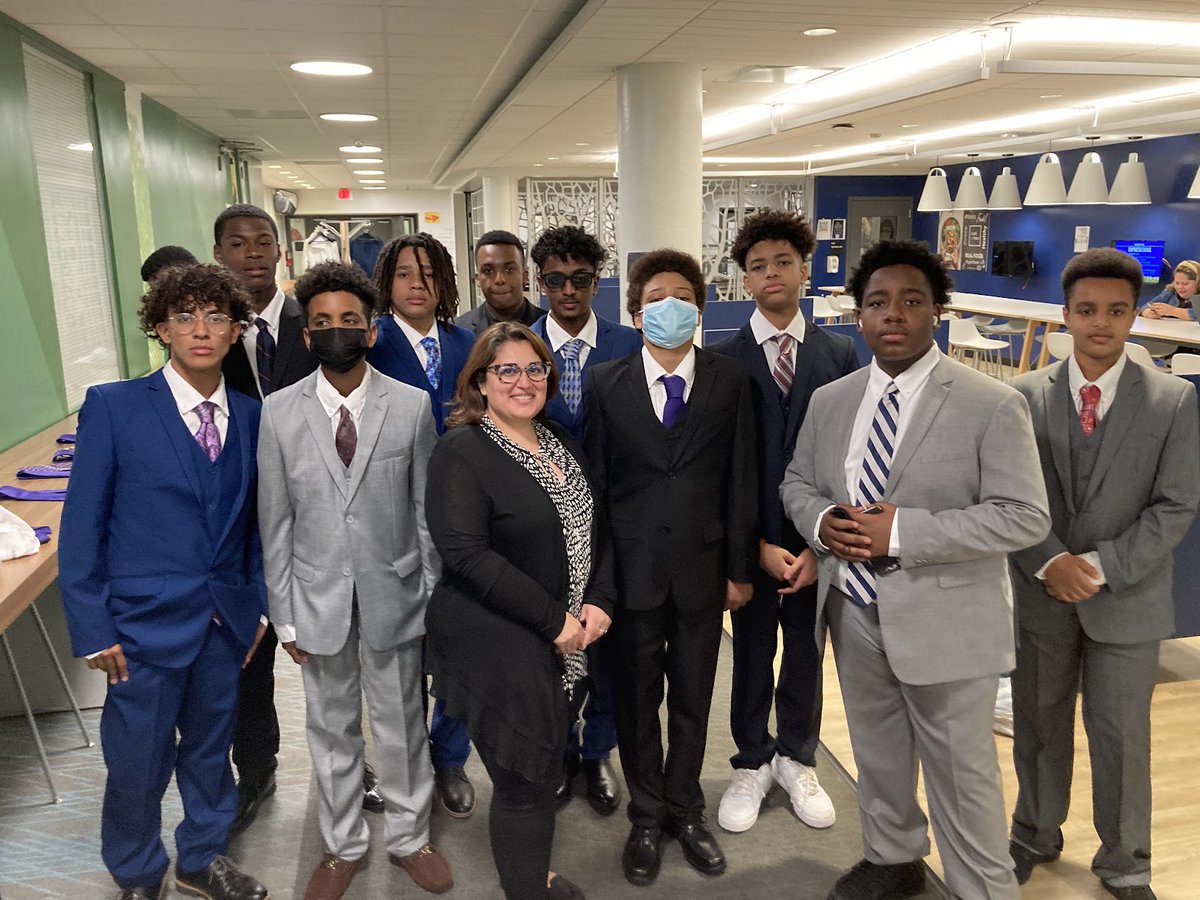 #SchoolSocialWorker Naghmeh Merck on Dress for Success Night with the @APSCareerCenter boys cohort @TheSSWAA #SSWWeek2023 #APSisAwesome