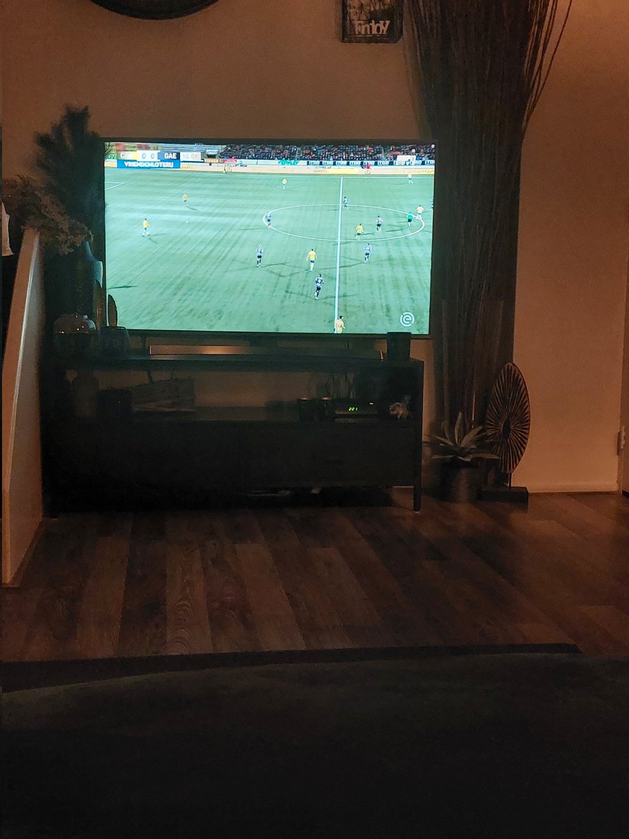 De eerste en hopelijk ook de laatste wedstrijd thuis op de bank i.p.v. in het stadion.  ❤️💛⚽️ #CAMGAE