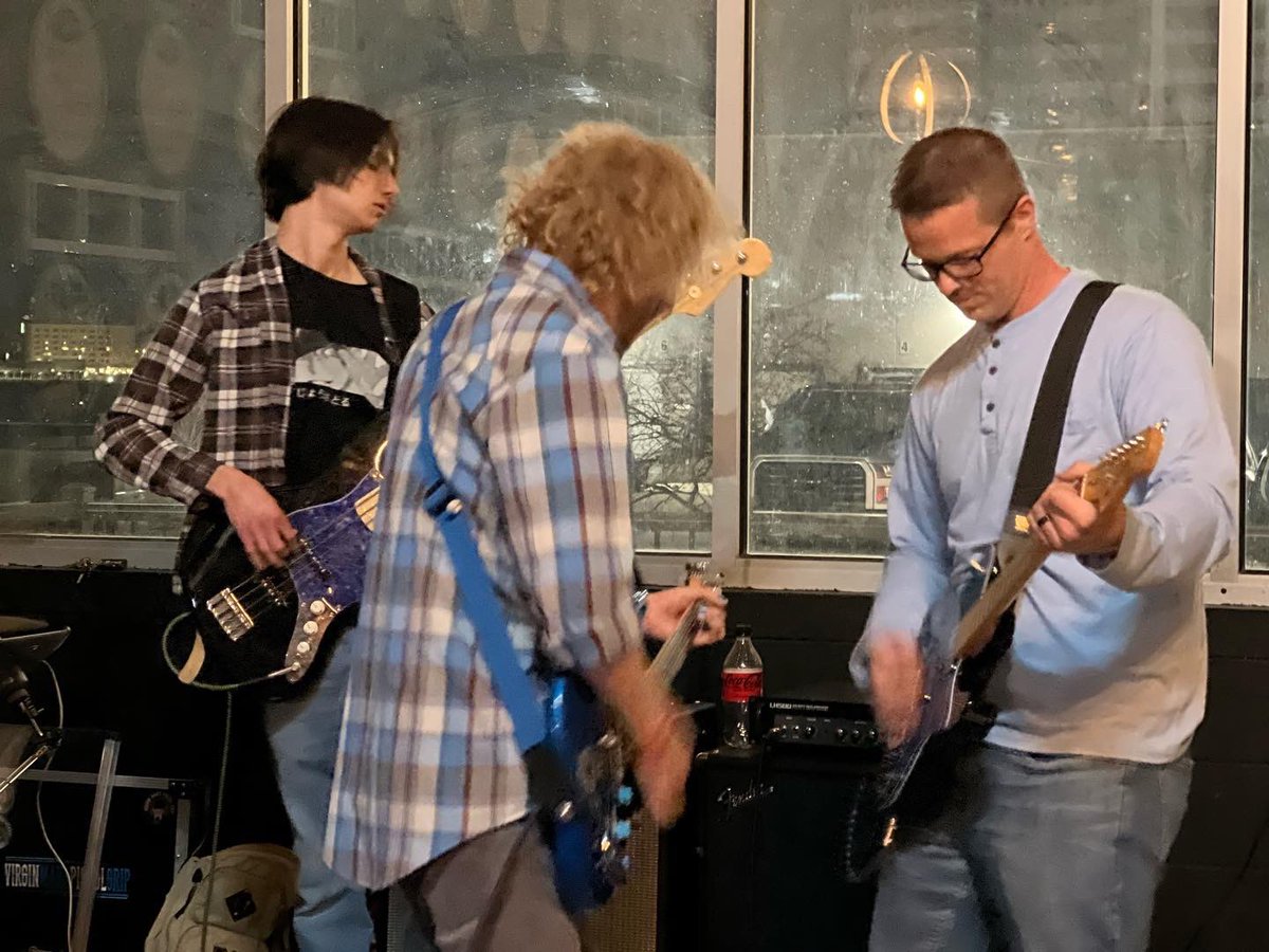 VMPGmusic's tweet photo. #BestFansOnThePlanet 🎂Private party @LuckyBucketBrew was a blast!! 🍻#surprise #40 #preprohibition #lager #saturdaynight #goodvibes https://t.co/V9roHoymVF
