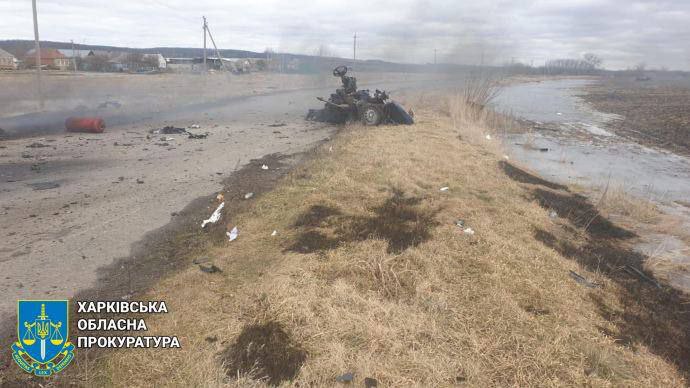 UKR_token's tweet photo. El domingo, en la aldea de Budarki en el óblast de Kharkiv, un pareja murio como resultado del bombardeo de artillería de los rusos, cuyo automóvil fue alcanzado por un proyectil. Así lo informó la fiscalía regional. https://t.co/4AYItTuCnn