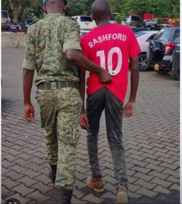 mathews_simz's tweet photo. #LIVMAN 😭😂😂😂😂 https://t.co/ts9hsgBg98
