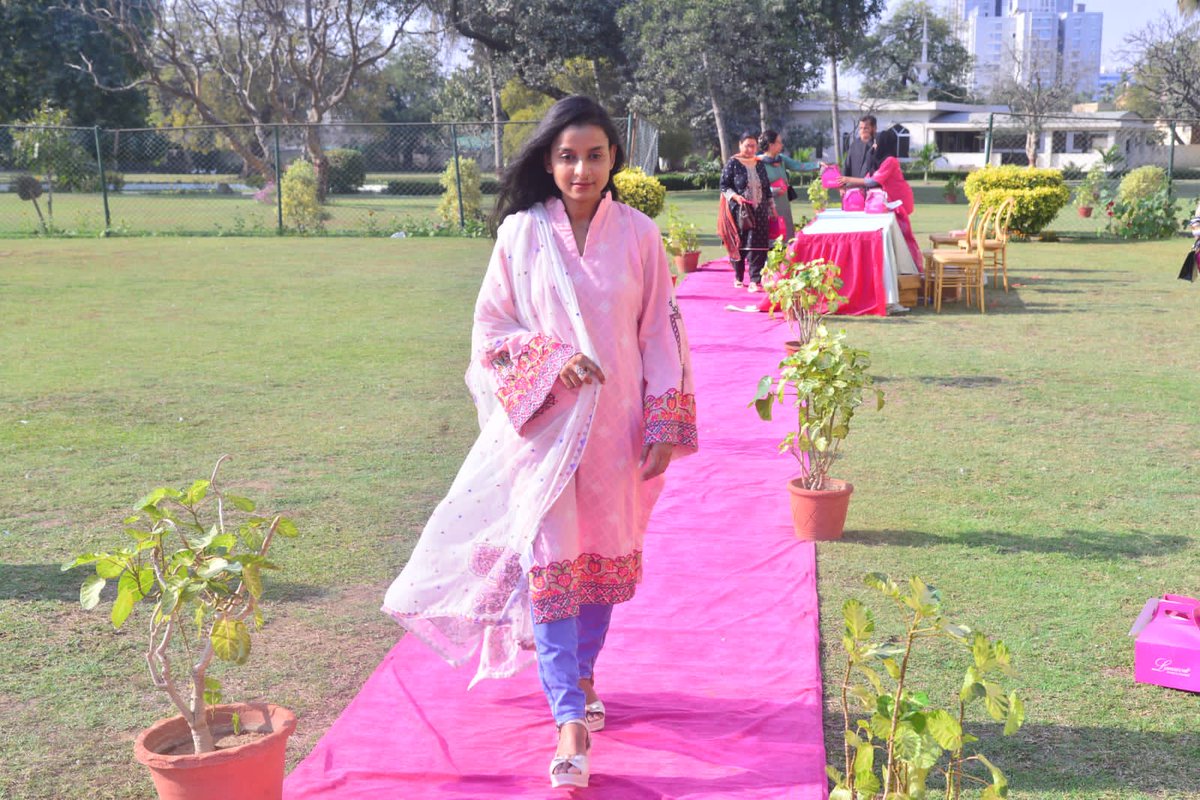 AmnaRasool8's tweet photo. attending 14th LADIESFUND™ Women’s Awards 2023 Pakistan at Sindh Governor House Karachi by Tara Uzra Dawood - Dawood Global Foundation.
#ladiesfund #LFA23 #LFAwards #ladiesfundawards #GovernorSindh #amnarasool #GovernorHouse https://t.co/KthR3TfRud