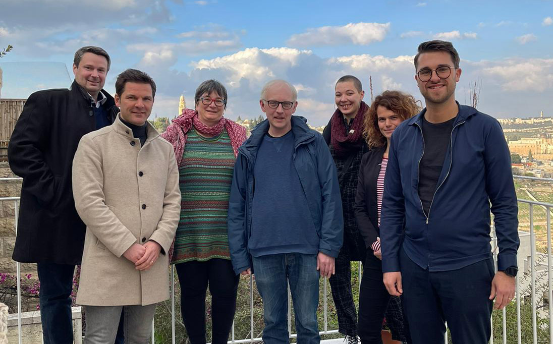 Im Januar besuchte eine 22-köpfige Delegation der Region Hannover die Partnerregion Untergaliläa in Israel. Überwältigende Eindrücke aus Wirtschaft, Kultur und Geschichte! U.a. waren Regionspräsident Steffen Krach (2.v.l.) und unser Regionsabgeordneter Robert Schmitz (M.) dabei.