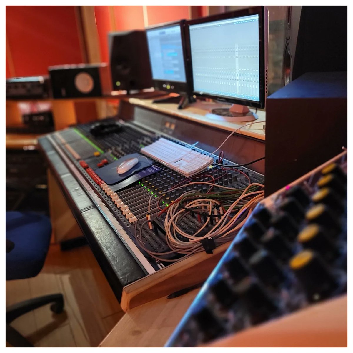 Element Studio tweet media