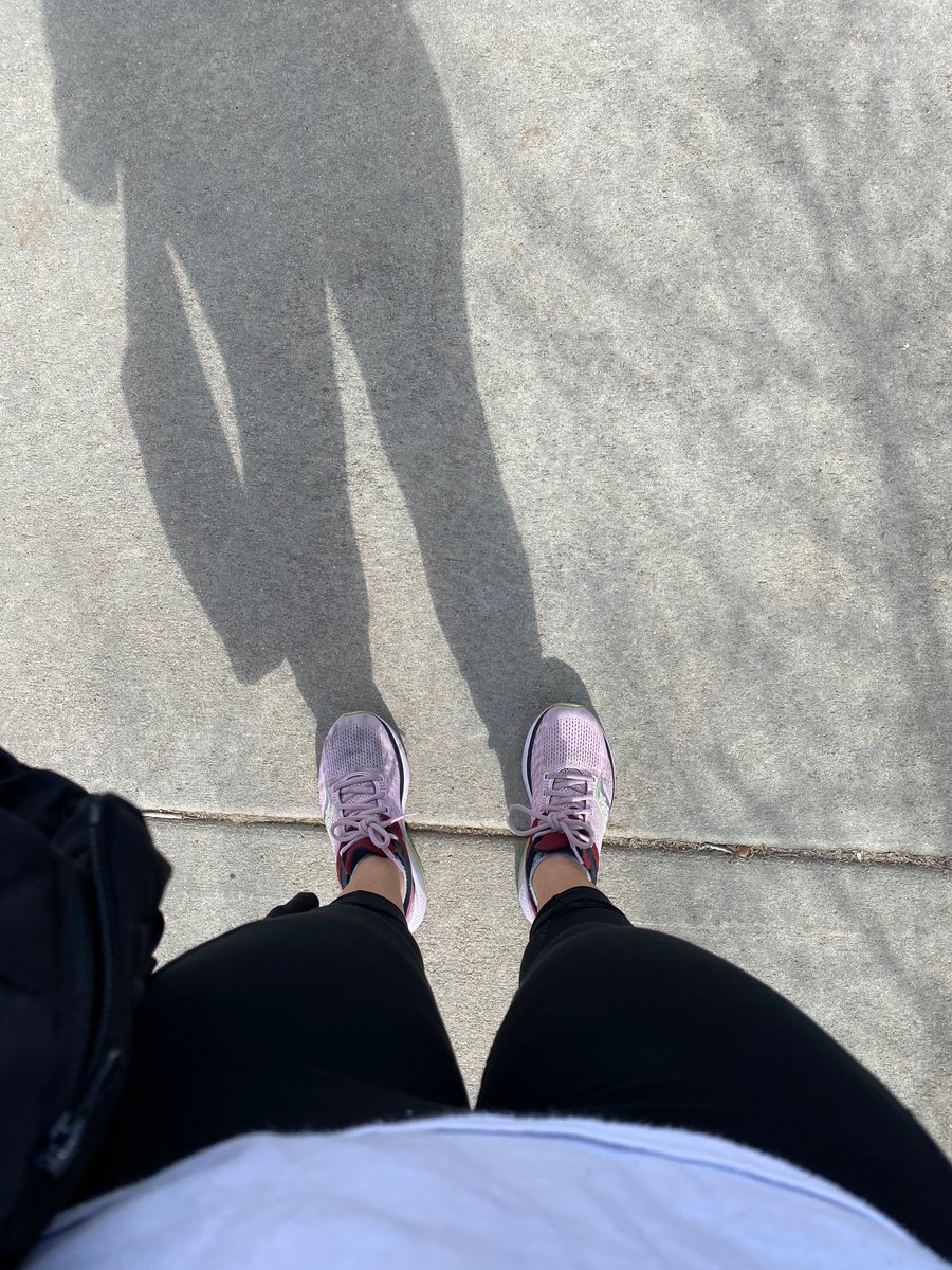 mrsturrill's tweet photo. Running outside for the first time in months😫 It looks like five steps then: tying my shoes, stretching, adjusting my jacket, changing the song🙃Anyone else?! It’s just the beginning of a great running season for me! Colfax, Long View and Disney halfsies! 👏🏽 #runchat #corunner https://t.co/77S4yekpGi