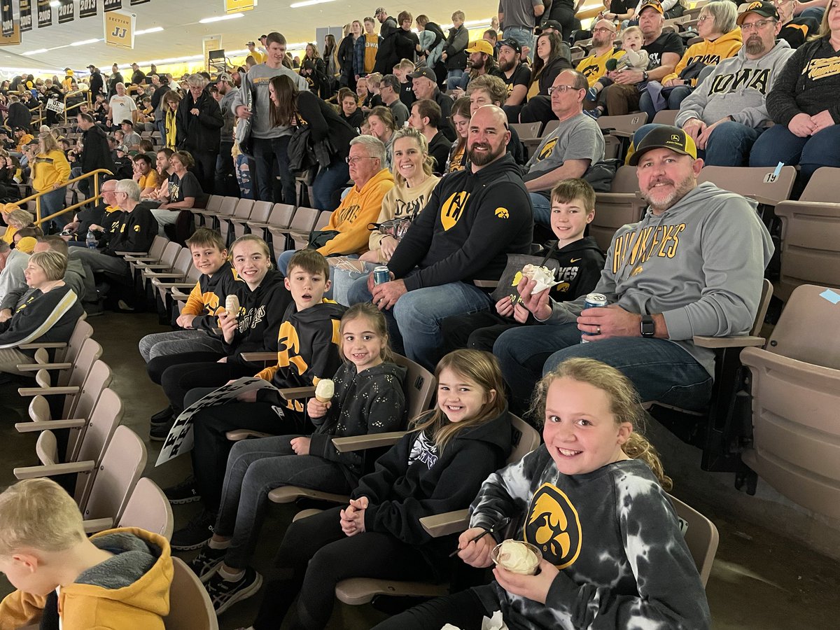 Nis37's tweet image. #FightforIowa