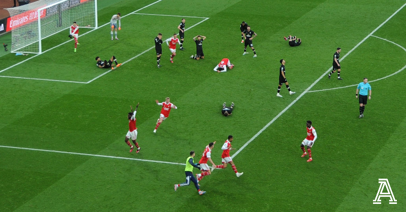 TheAthleticFC's tweet photo. 😎 Reiss Nelson: coolest man in stadium
🎾 Martin Odegaard does 'The Federer'
🏃 William Saliba's solo sprint
❓ Player you didn't expect to reach Nelson first
🧒 Solving the mystery of the child with Mikel Arteta

@NickMiller79 overanalyses #AFC's celebrations against #AFCB