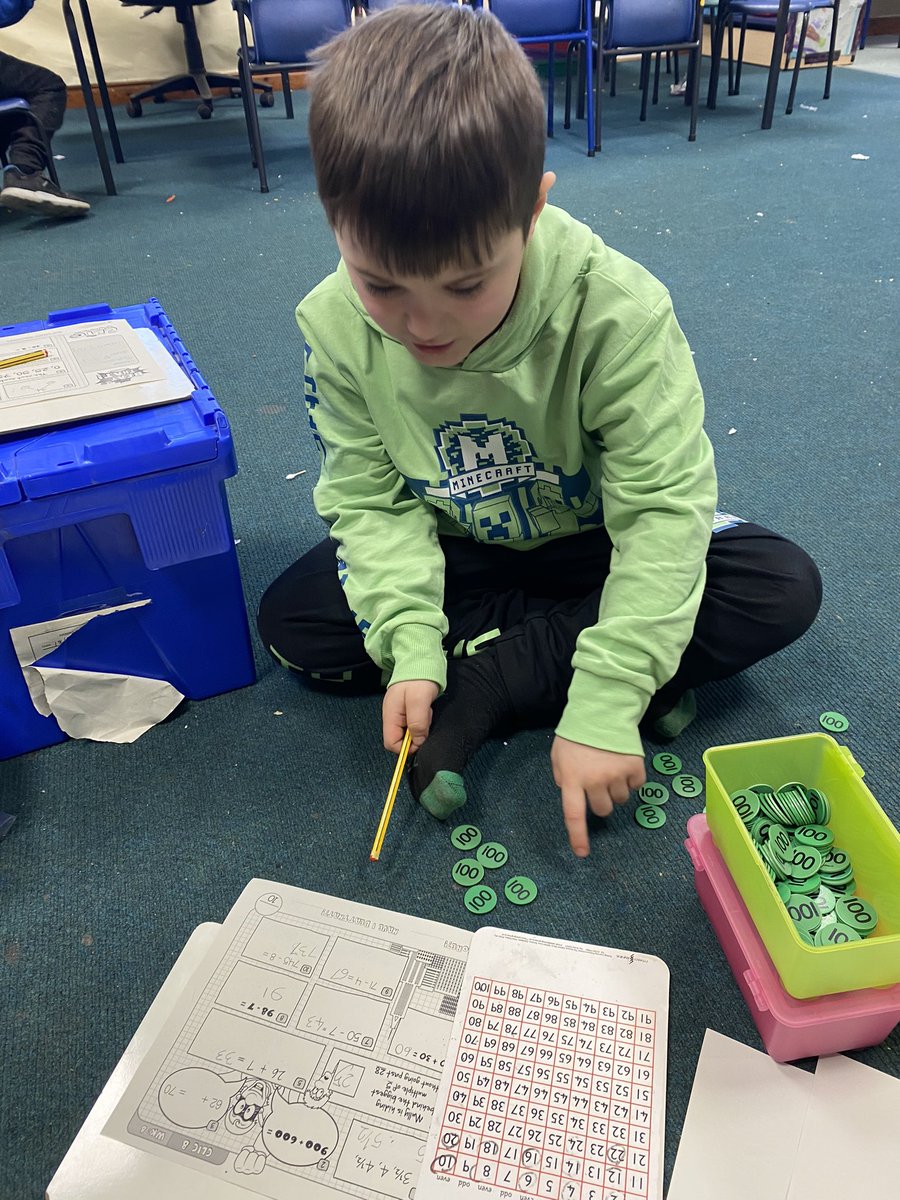 MissThomsonVPS's tweet photo. We can use place value counters independently to help us solve the trickier questions in our CLIC tests. #VPSmaths https://t.co/uQyR4Kwdof