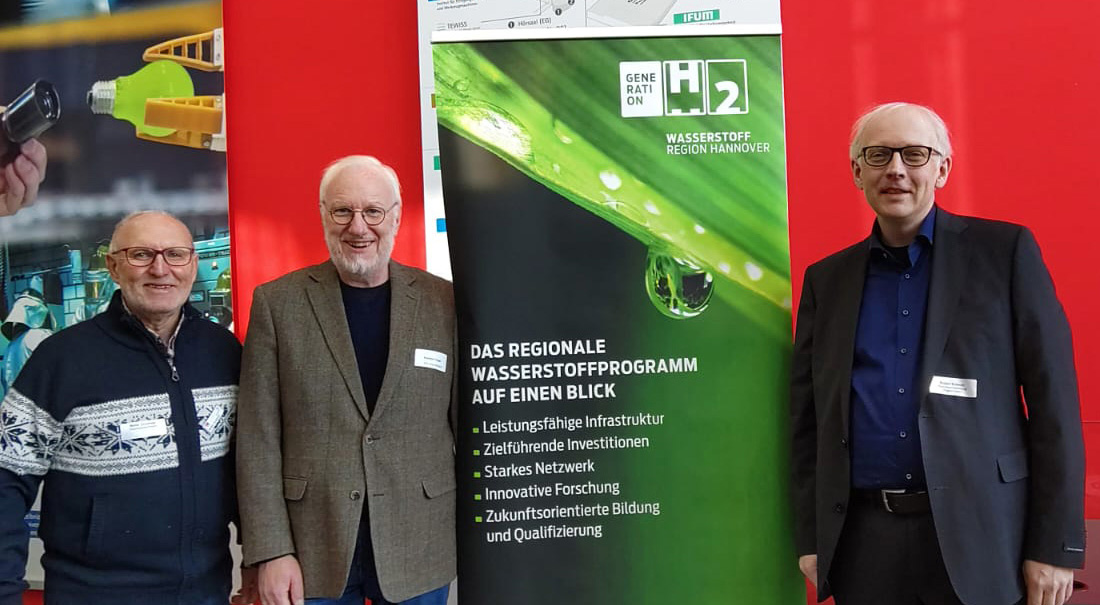 Beim Wasserstofftag der Region Hannover wurde einmal mehr deutlich: Grüner Wasserstoff wird ein unverzichtbarer Bestandteil der Energiewende sein. Er bietet als Energiespeicher, Stromquelle und Grundstoff für industrielle Chemie und Verfahrenstechnik einzigartige Möglichkeiten.