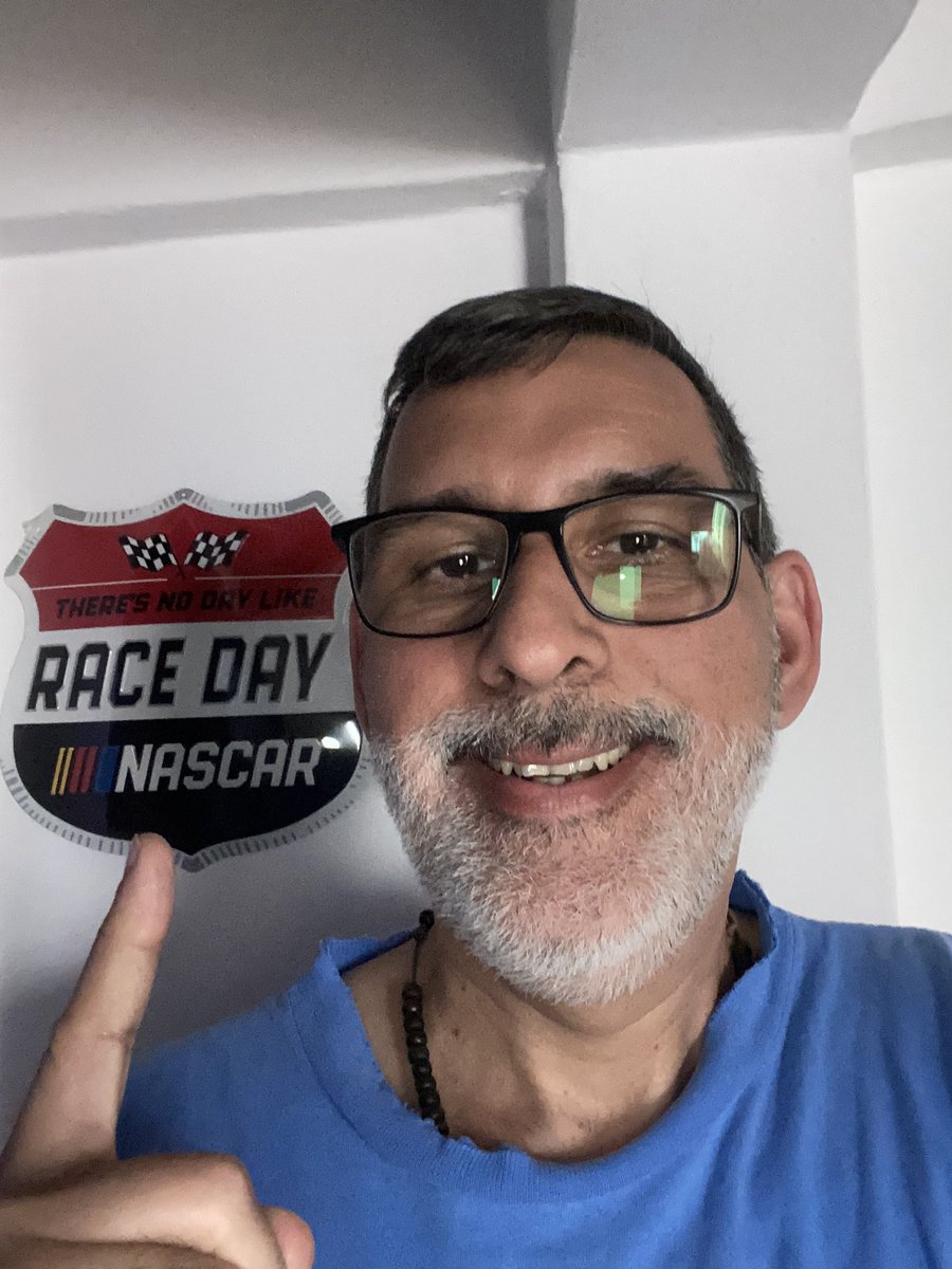 otzeus's tweet photo. @elpatogalindo @FOXSportsMX @DSports @jccasco @NASCAR Saludos! Logano… https://t.co/NfjSSCYJMs