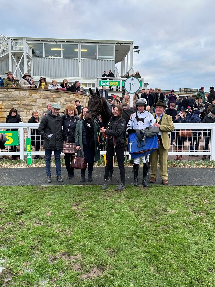 DomandLouis's tweet photo. What a fun day we had @KelsoRacecourse yesterday our boy #BollingerandKrug winning the last given a great ride by @DerekFoxJockey #friendliestracecourse #twoblacklabs #woofwoof @bet365 @chamberlinsport https://t.co/H1VqkorD2m