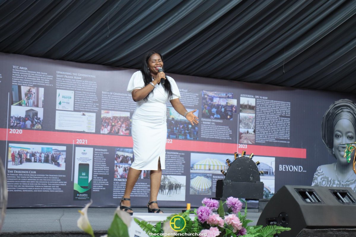 TCCPH's tweet photo. Special Birthday Solo presentation in celebration of the Birthday of the Presiding Pastor, Pastor Nkechi Ene (Mrs.)
#HappyBirthdayPastorKech #LegacyService #OurSeasonOfFlourishing #eChurch #ChurchWithoutBorders #TCCPH https://t.co/3kyahSnR4A