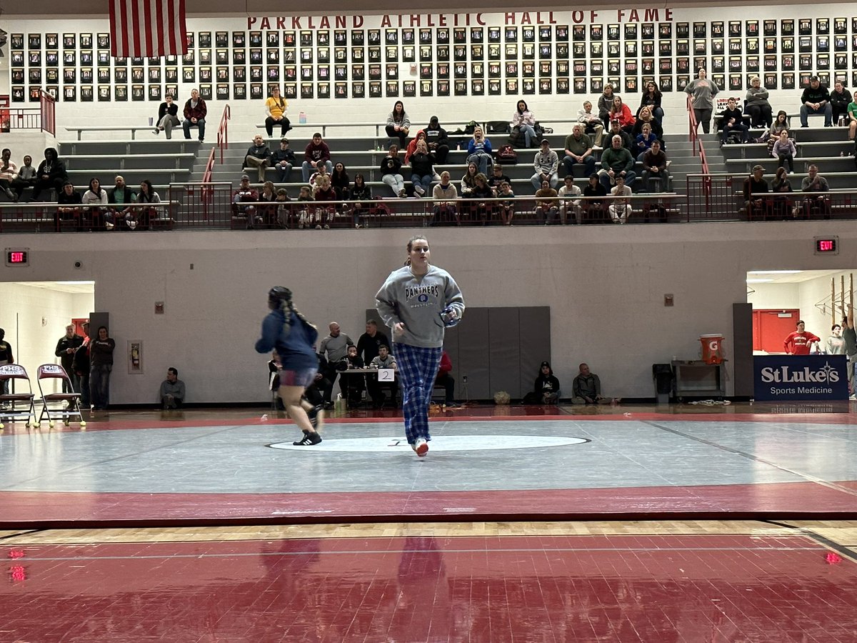 QTownWrestling's tweet photo. The finals are about to begin at Girls Eastern Regionals. Caroline Hattala will be looking to capture the 190lbs crown. #easternregionals @BillHarner @QCHSAthletics @SOLsports @PA_wrestling @TomHousenick https://t.co/j4b0xqd1qV