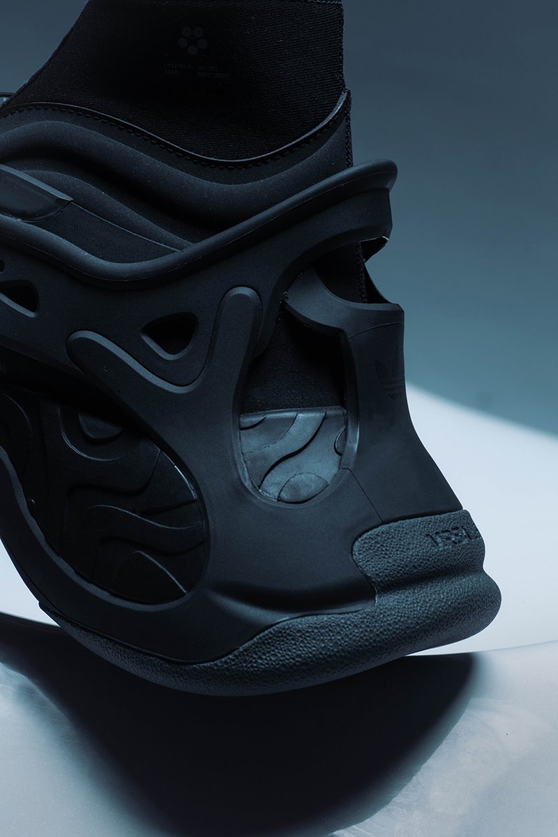 billyah_SA's tweet photo. #mrbailey #adidas Here’s the Official Look at Mr. Bailey’s Adidas Originals “OZLUCENT” Sneaker https://t.co/5RC1VkMYiA