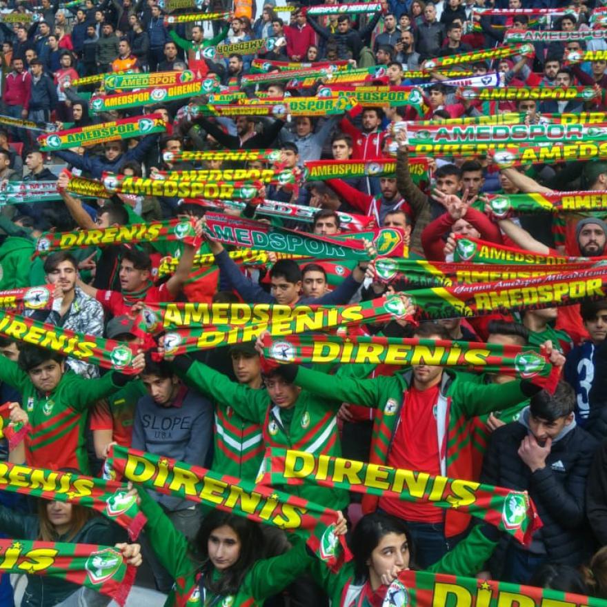 zagros2182's tweet photo. Tarihin hiçbir döneminde boyun eğdiremediğiniz Kürtler de size dert olsun #Amedsporyalnızdeğildir https://t.co/Y7pf67j4Po