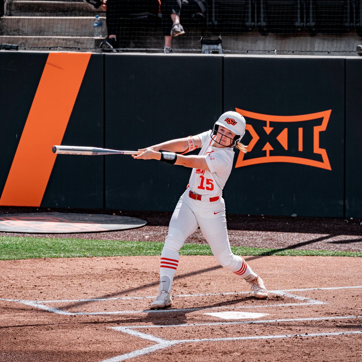 With her fourth inning single, Rachel Becker has now had at least one hit in 18 (EIGHTEEN!) CONSECUTIVE GAMES dating back to February 11.

She has played 19 games in her OSU career. The streak is the second longest in program history

B4 | SDSU 0 - OSU 1

#AllOne | #GoPokes