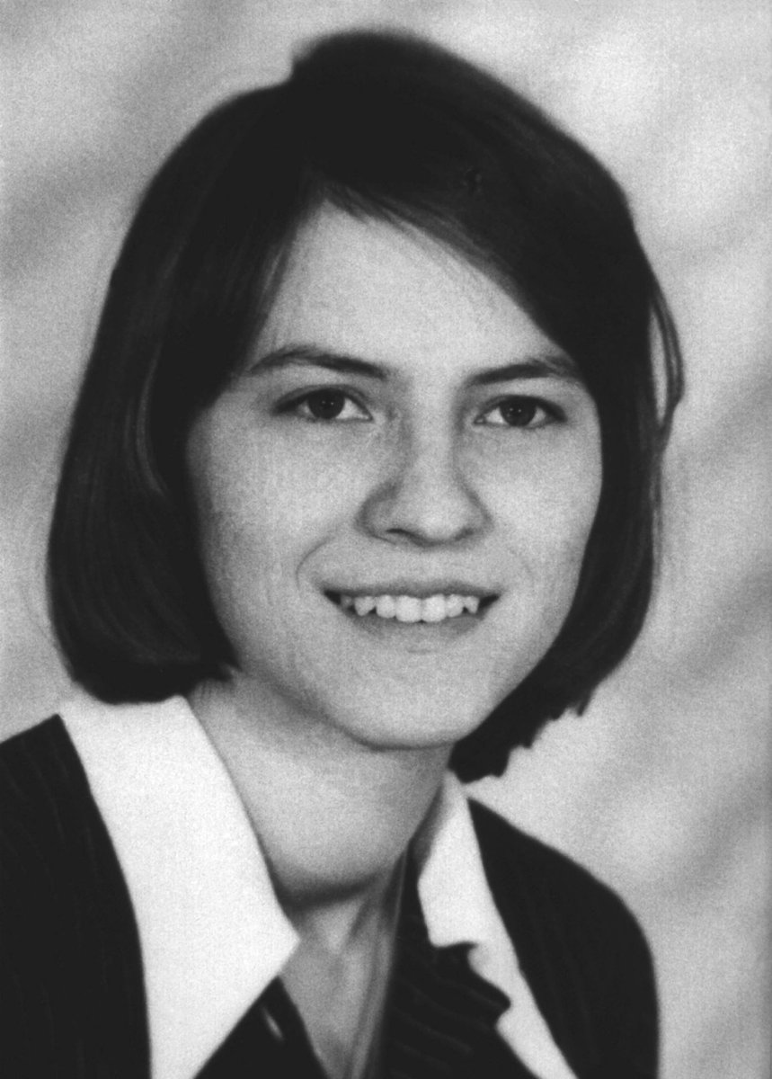 AraknideHQ's tweet photo. L'exorcisme d'Anneliese Michel, l’histoire qui va vous faire froid dans le dos.

⚠️ Contenu SUSCEPTIBLE de choquer. 

[𝗧𝗵𝗿𝗲𝗮𝗱] 📖
(1/25) https://t.co/Pds415Q1Rm