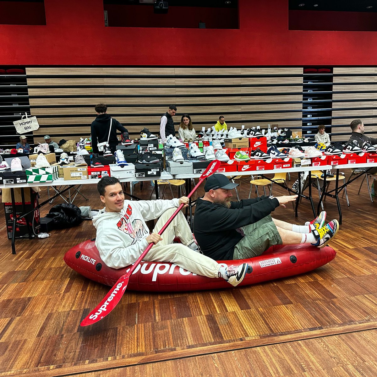 mthorclub's tweet photo. Aujourd’hui une partie de la team était réunit à un sneakers4love merci à eux pour l’orga on ce retrouve pour le prochain on vous prépare un truc 👀

C’est aussi ça Mthor des events IRL avec la commu pour partager des intérêts communs 💪

#sneakersevent #sneakers4love https://t.co/iIXUQJjWdM