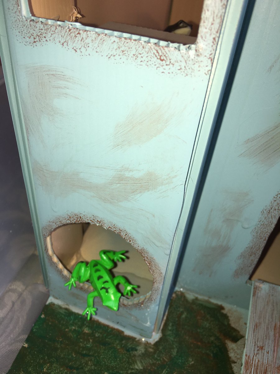 ocaoin's tweet photo. #GAFWHES, #Frod, #GISH 
The Royals fight over who will live in Frogmore Cottage. Let ‘em.

Here’s your chance to hop on over and snap up “Frodmore Castle”, a stately home fit for a King or perhaps a Frog King! https://t.co/DBomTKHa41