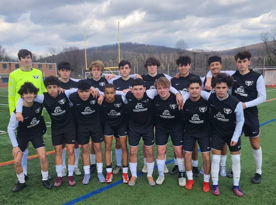 PACLASSICSRead's tweet photo. Nico Paul-Chandia opened the scoring with a great first timer off an Owen Lichtenwalner pass to give the U18 FC GUNNERS an early lead, and Mason Lillis converted a second half pen, but it wasn't enough as SJEB (#2 in NJ) prevailed 3-2 in a high level @EDPsoccer opener. https://t.co/dzZwN1wX0R