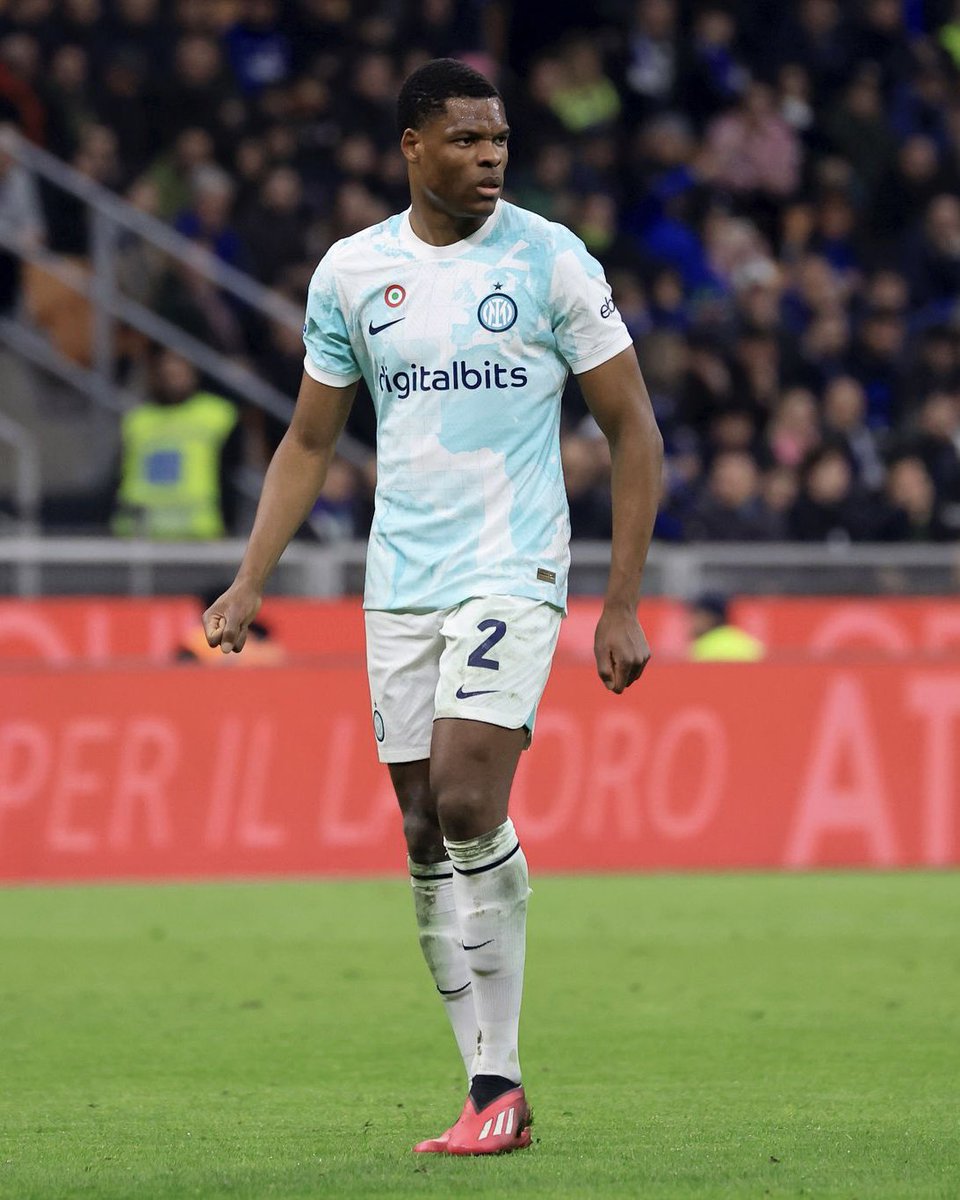 Denzel Dumfries tweet media